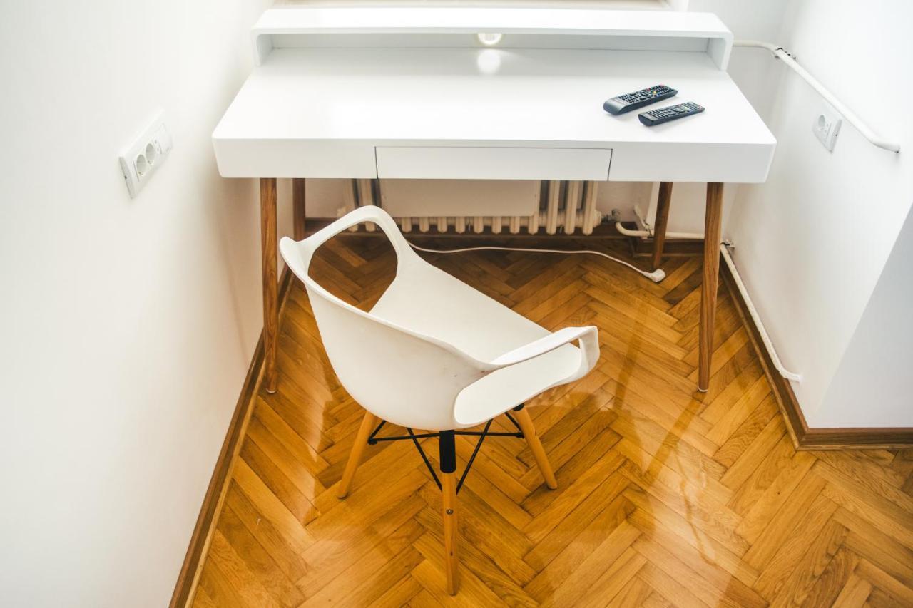Appartamento Aparment Theatre Ni Esterno foto