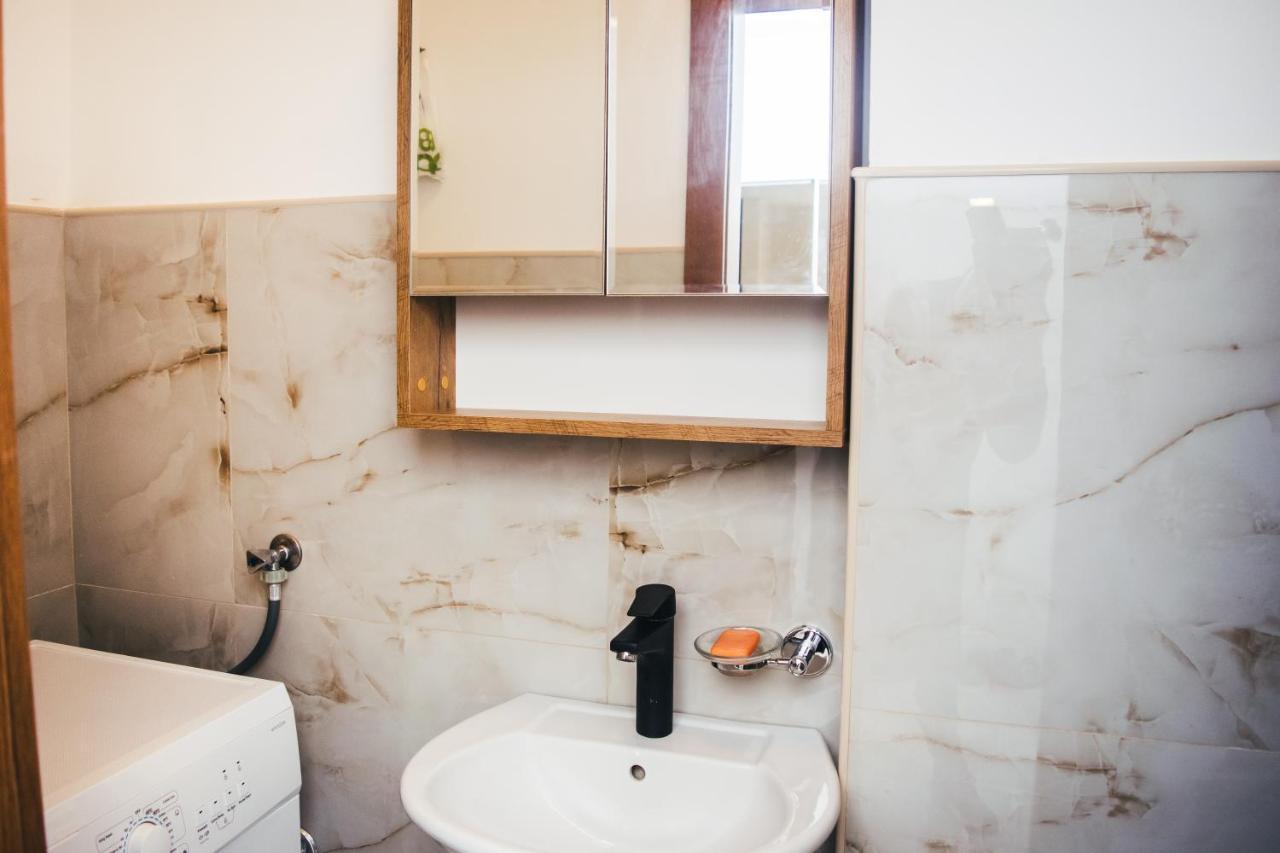Appartamento Aparment Theatre Ni Esterno foto