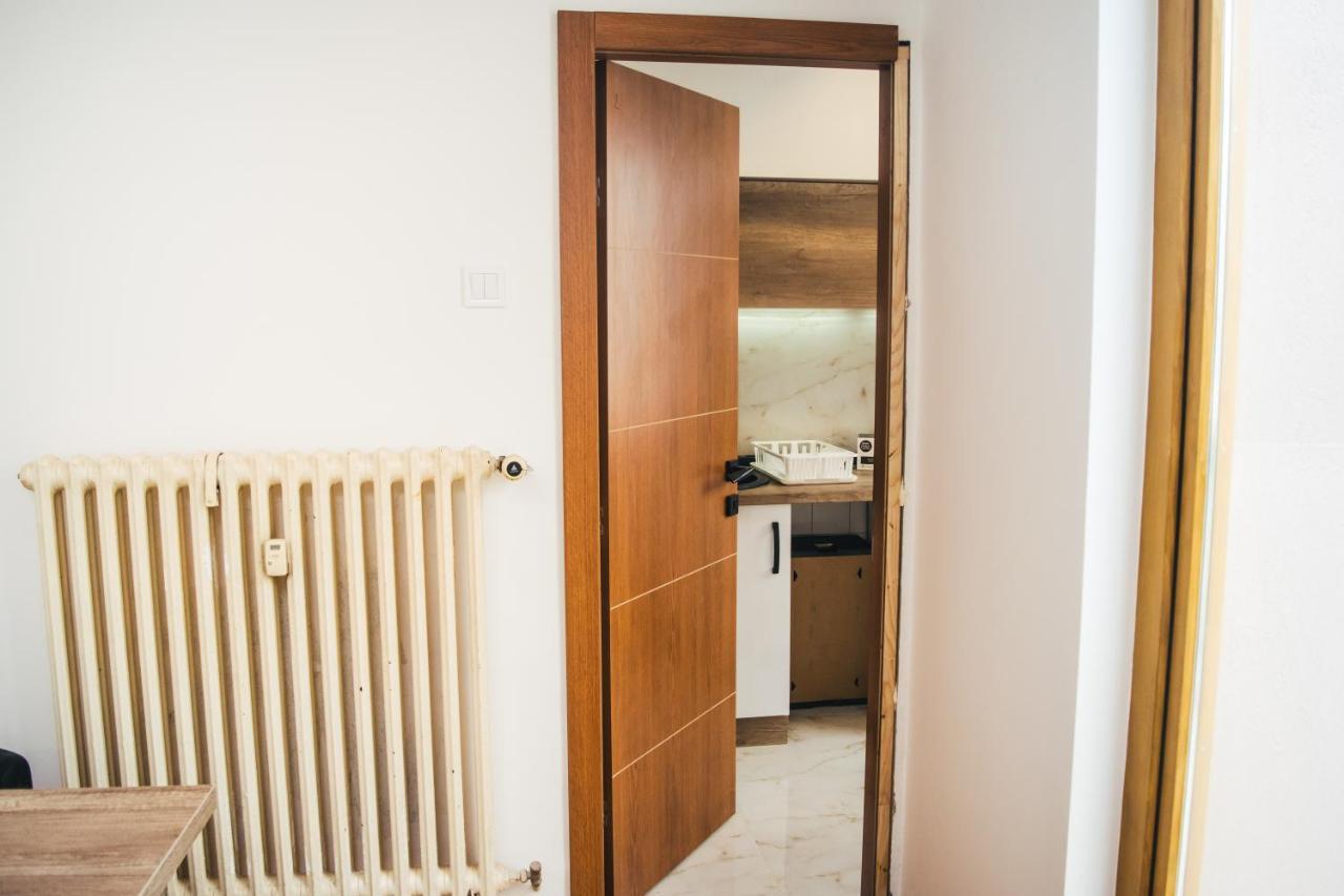 Appartamento Aparment Theatre Ni Esterno foto