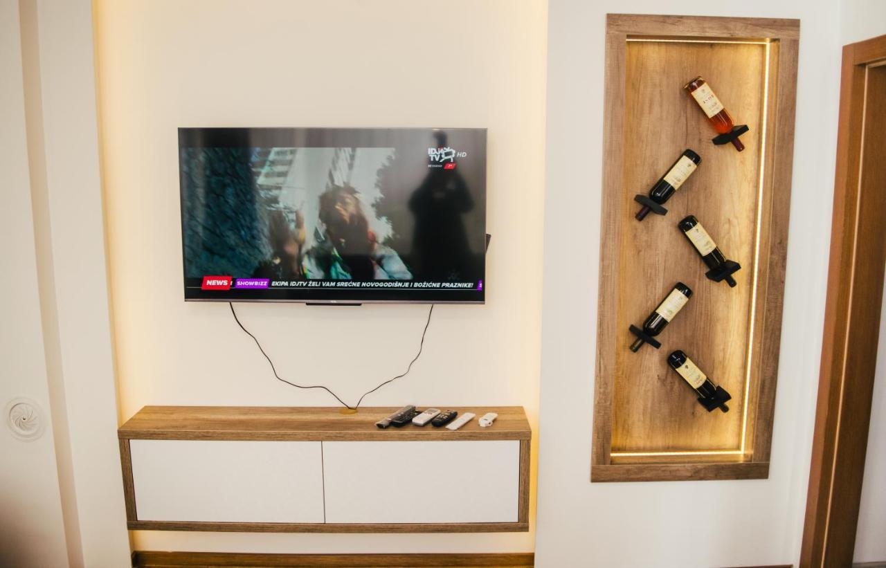 Appartamento Aparment Theatre Ni Esterno foto