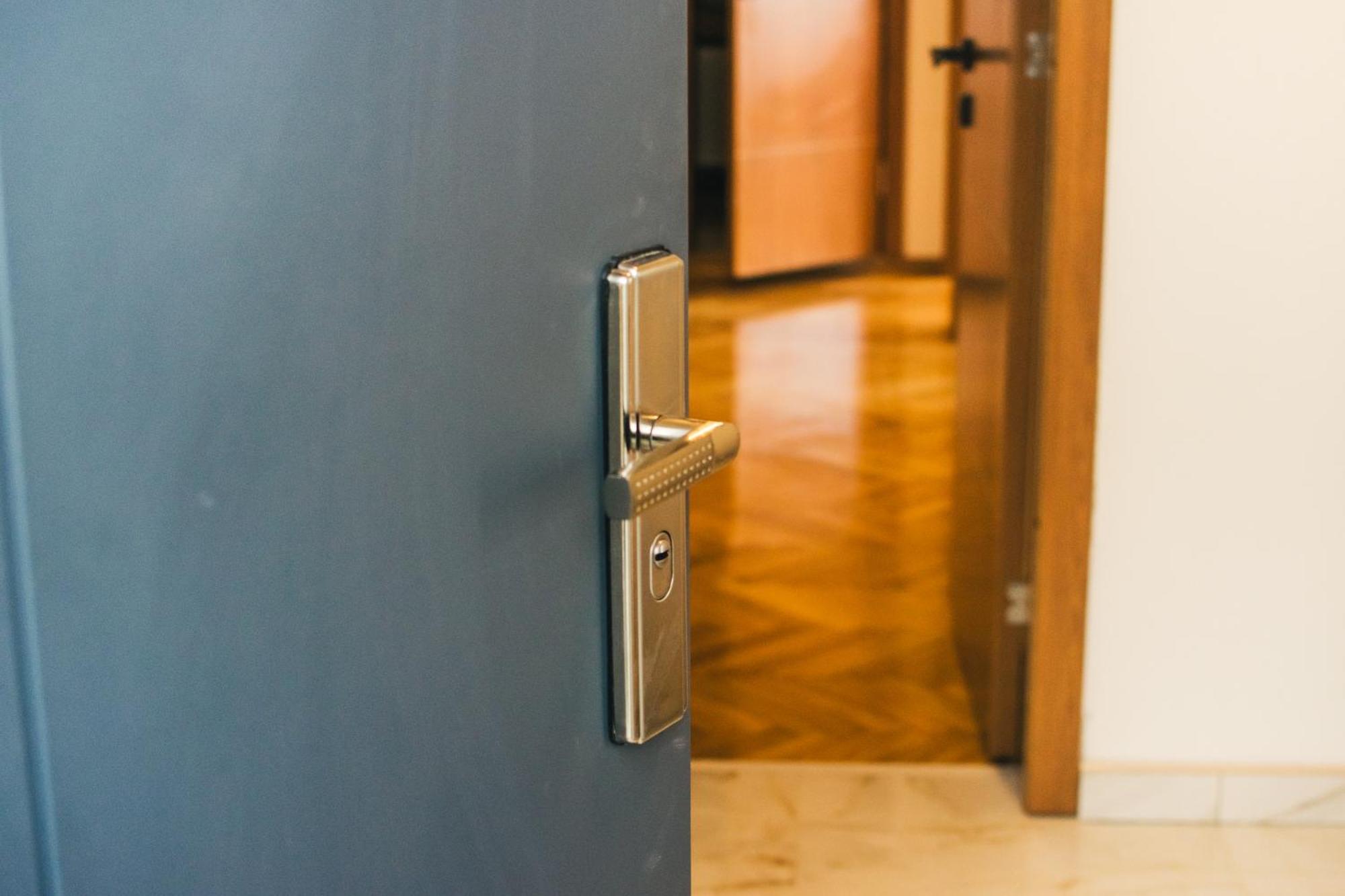 Appartamento Aparment Theatre Ni Esterno foto