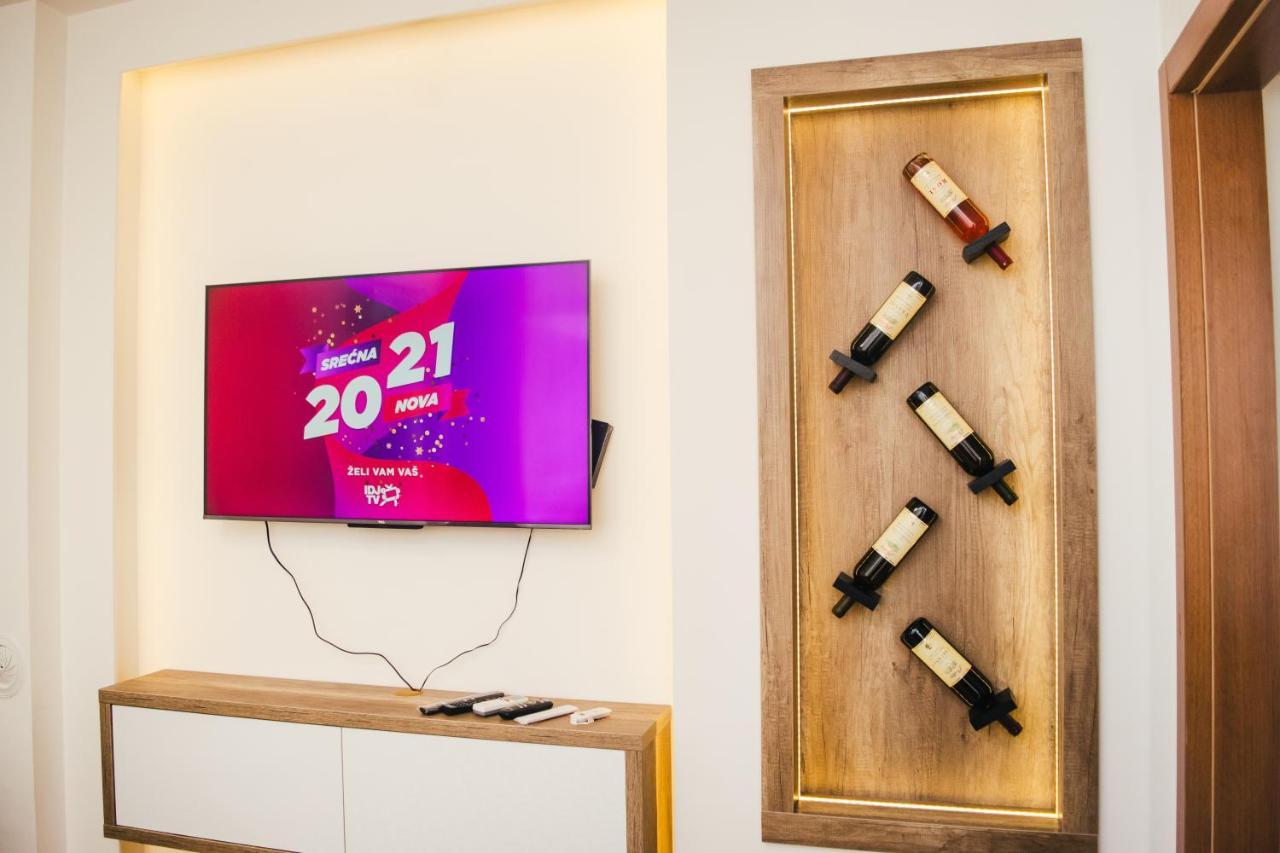 Appartamento Aparment Theatre Ni Esterno foto