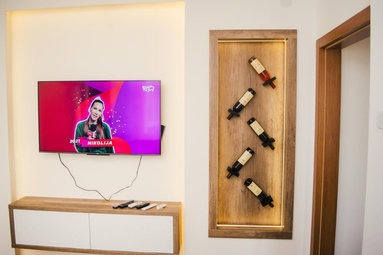 Appartamento Aparment Theatre Ni Esterno foto