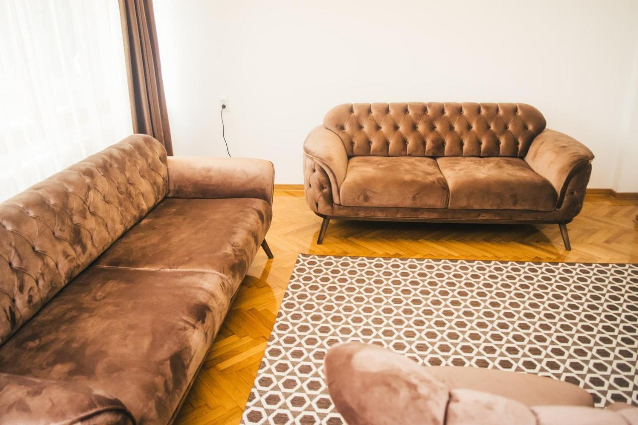 Appartamento Aparment Theatre Ni Esterno foto